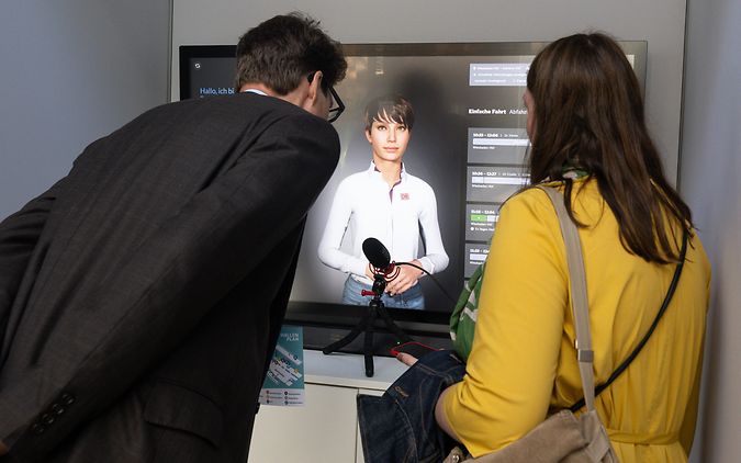 Auf der Branchenmesse „Zukunft Nahverkehr“ zeigt die DB Innovationen der Nahverkehrsbranche.