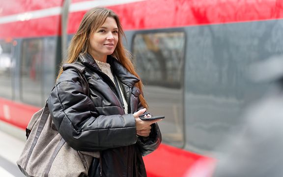 Auf der Reise mit der Bahn - hier: mit Regionalexpress der DB Regio