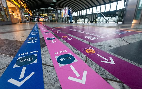 Neue Wegeleitung Hauptbahnhof Darmstadt für den Ersatzverkehr an der Riedbahn