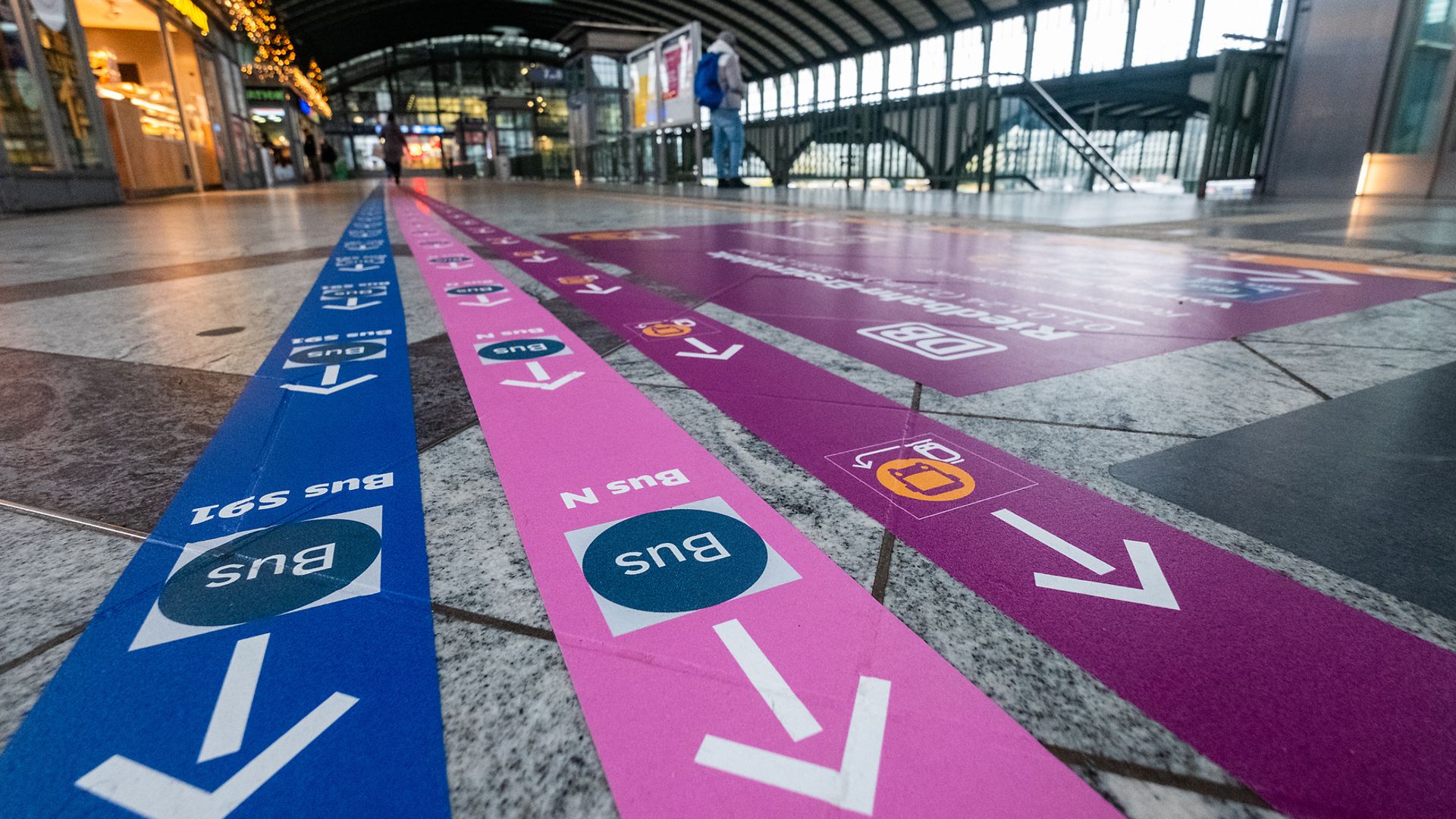 Neue Wegeleitung Hauptbahnhof Darmstadt für den Ersatzverkehr an der Riedbahn